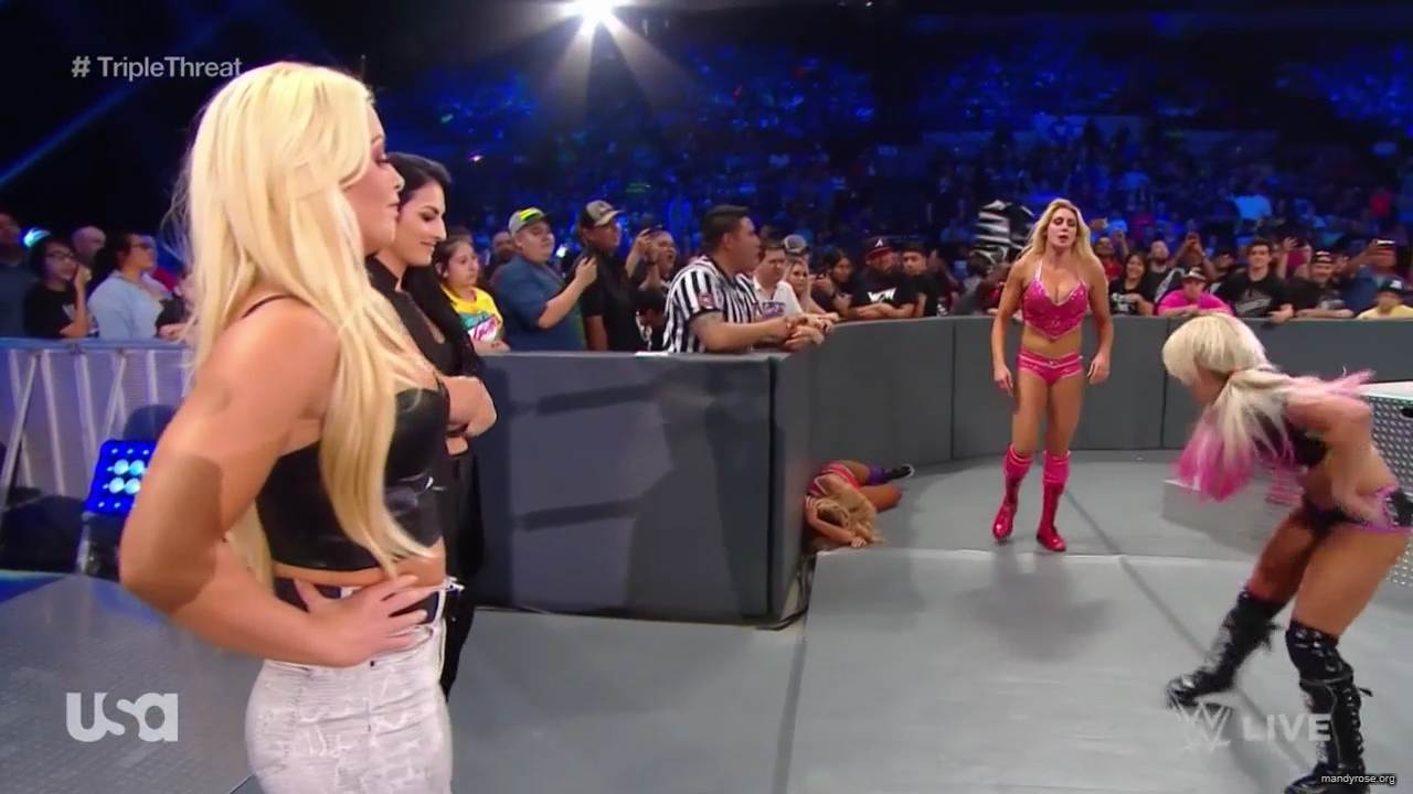 WWE_SmackDown_Live_2019_06_04_720p_HDTV_x264-NWCHD_mp40540.jpg