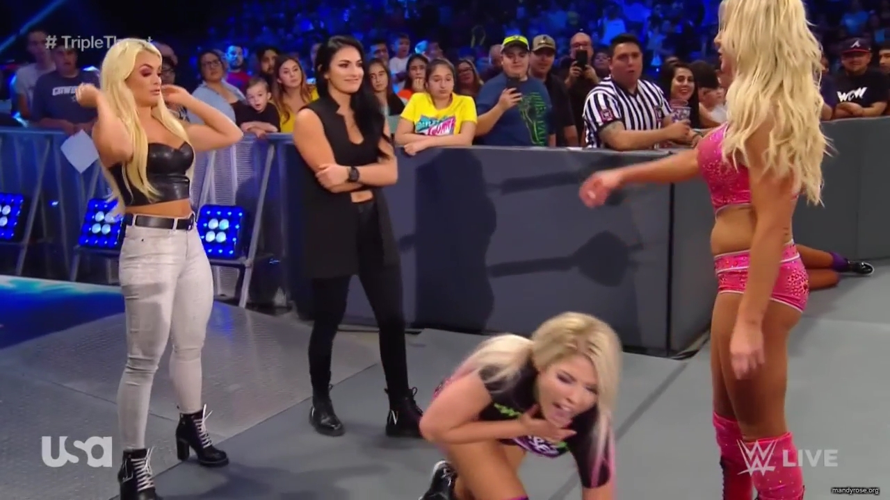 WWE_SmackDown_Live_2019_06_04_720p_HDTV_x264-NWCHD_mp40544.jpg