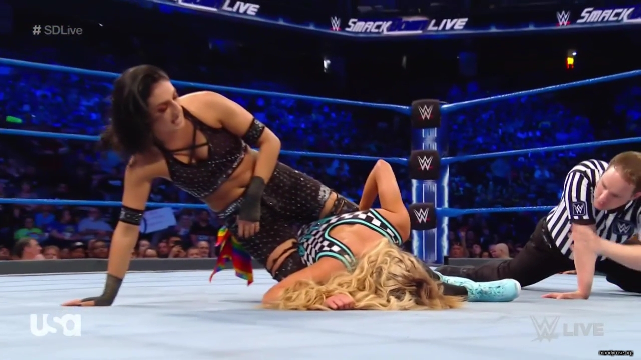 WWE_SmackDown_Live_2019_06_11_720p_HDTV_x264-NWCHD_mp40566.jpg