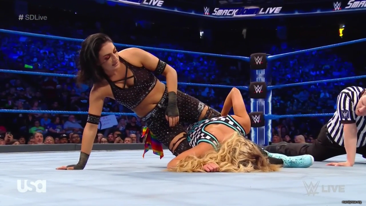 WWE_SmackDown_Live_2019_06_11_720p_HDTV_x264-NWCHD_mp40567.jpg