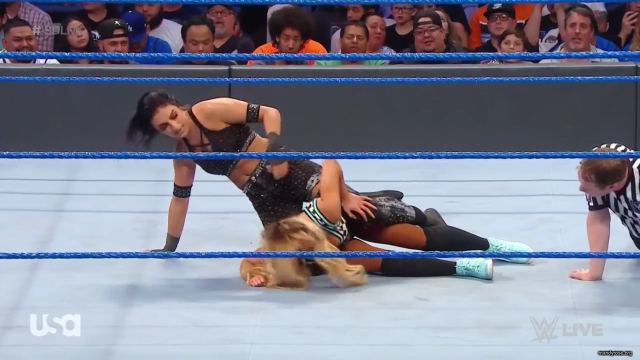 WWE_SmackDown_Live_2019_06_11_720p_HDTV_x264-NWCHD_mp40568.jpg