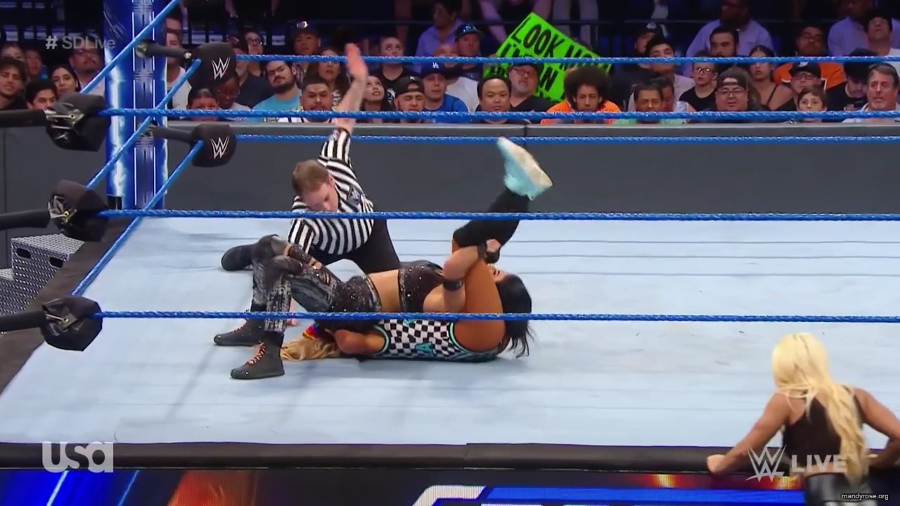 WWE_SmackDown_Live_2019_06_11_720p_HDTV_x264-NWCHD_mp40618.jpg