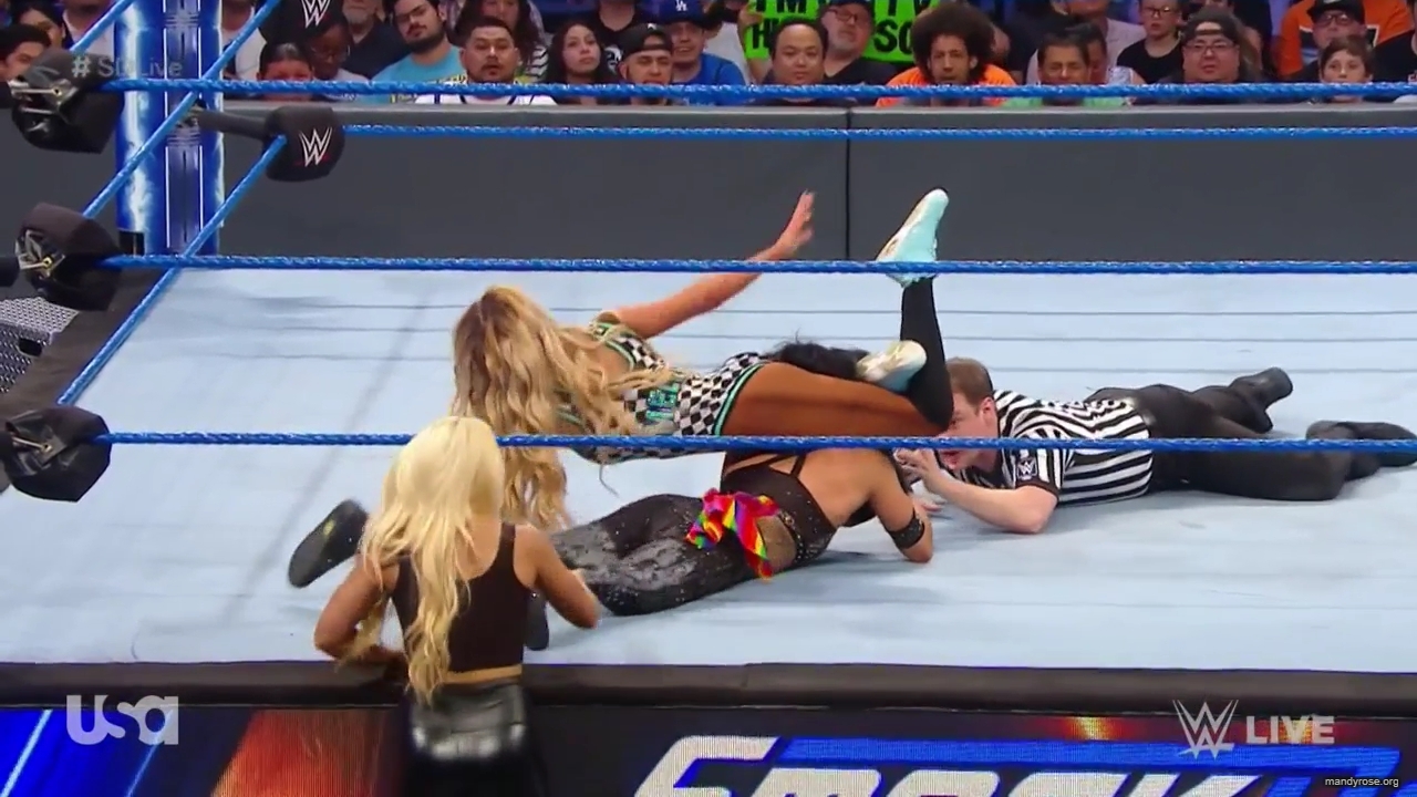 WWE_SmackDown_Live_2019_06_11_720p_HDTV_x264-NWCHD_mp40621.jpg