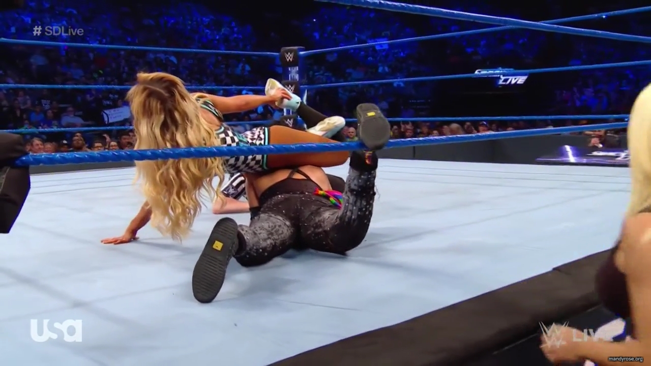 WWE_SmackDown_Live_2019_06_11_720p_HDTV_x264-NWCHD_mp40624.jpg