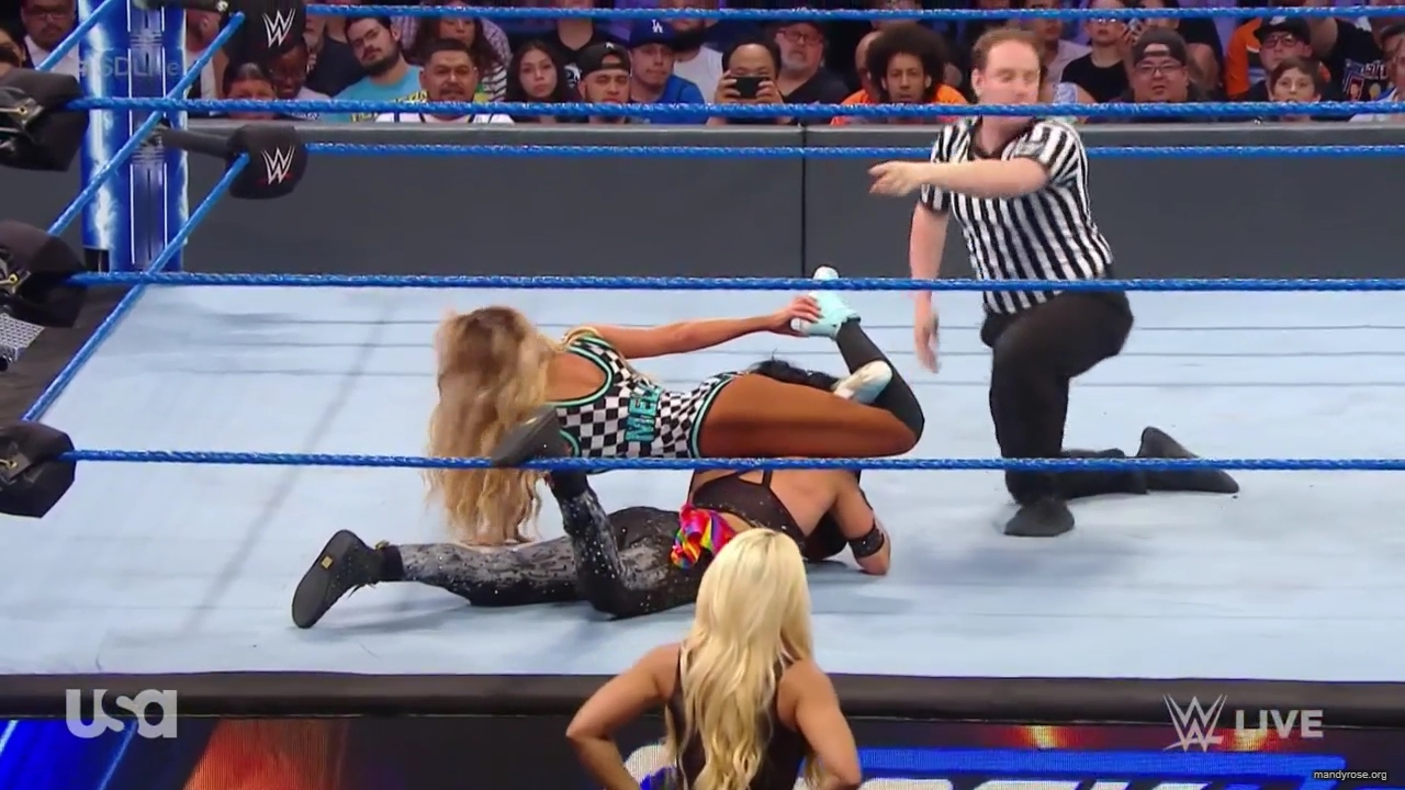 WWE_SmackDown_Live_2019_06_11_720p_HDTV_x264-NWCHD_mp40627.jpg