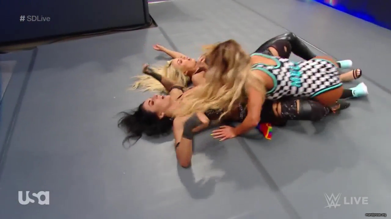 WWE_SmackDown_Live_2019_06_11_720p_HDTV_x264-NWCHD_mp40667.jpg