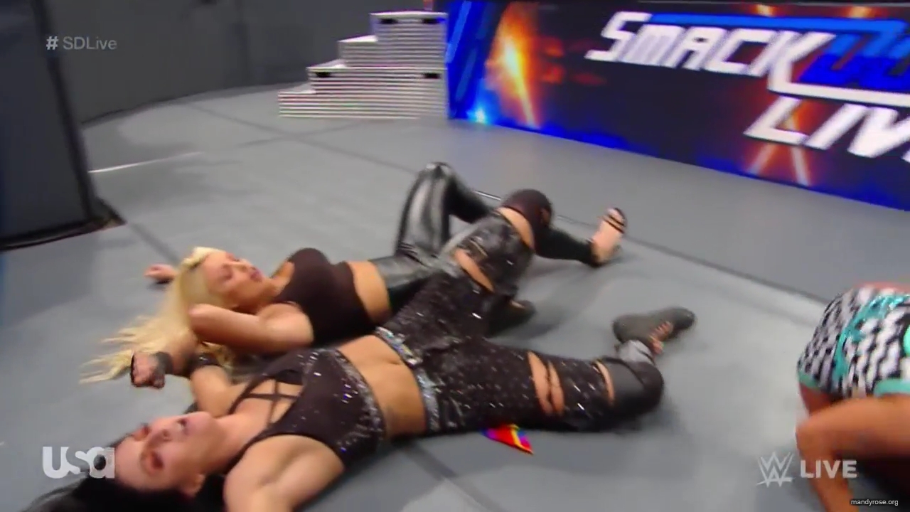 WWE_SmackDown_Live_2019_06_11_720p_HDTV_x264-NWCHD_mp40668.jpg