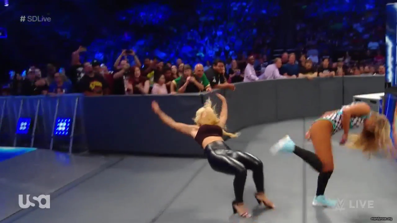 WWE_SmackDown_Live_2019_06_11_720p_HDTV_x264-NWCHD_mp40685.jpg