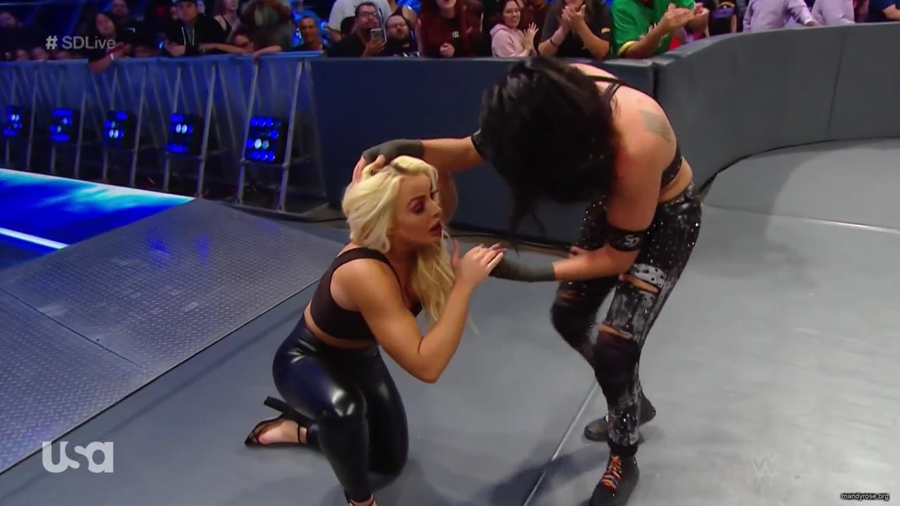 WWE_SmackDown_Live_2019_06_11_720p_HDTV_x264-NWCHD_mp40714.jpg