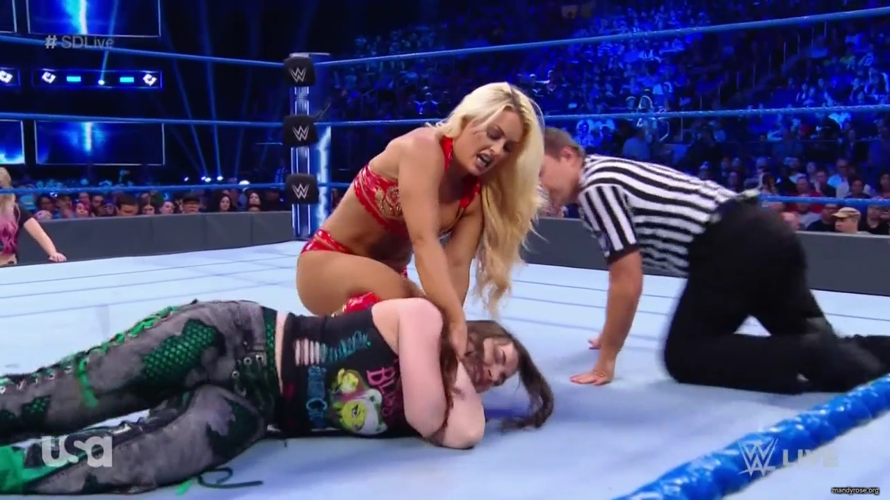 WWE_SmackDown_Live_2019_09_10_720p_HDTV_x264-NWCHD_mp40295.jpg