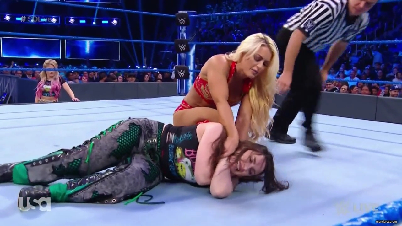 WWE_SmackDown_Live_2019_09_10_720p_HDTV_x264-NWCHD_mp40297.jpg