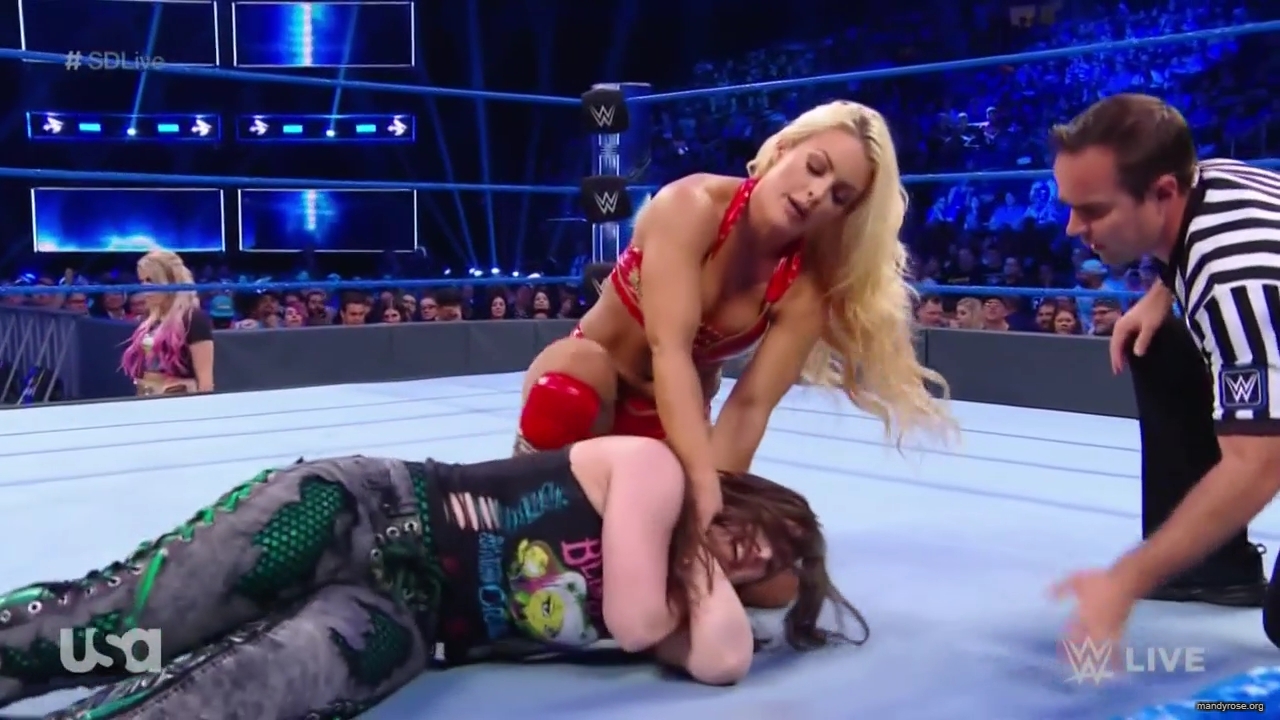 WWE_SmackDown_Live_2019_09_10_720p_HDTV_x264-NWCHD_mp40304.jpg