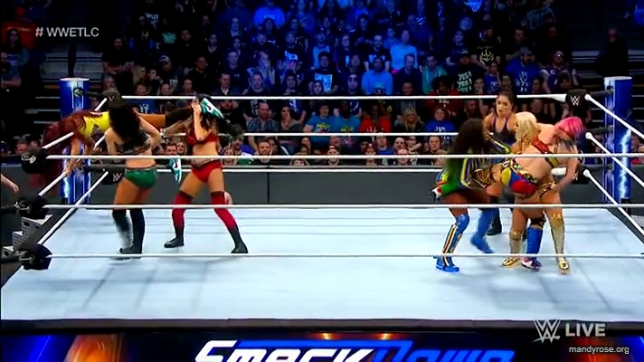 Women_Smackdown_Live_mp41613.jpg