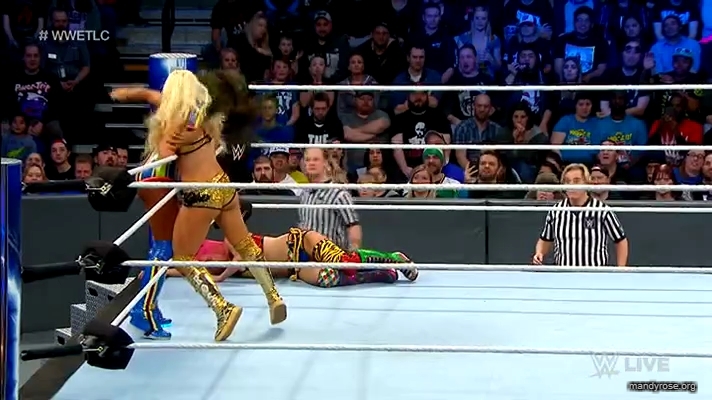 Women_Smackdown_Live_mp41819.jpg