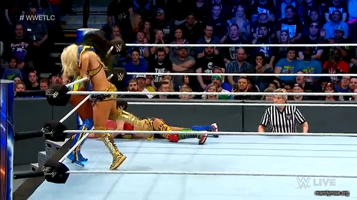 Women_Smackdown_Live_mp41820.jpg