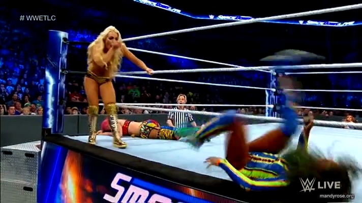 Women_Smackdown_Live_mp41829.jpg