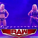 WWE_Monday_Night_Raw_2020_11_02_720p_HDTV_x264-NWCHD_mp40043.jpg