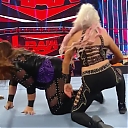 WWE_Monday_Night_Raw_2020_11_02_720p_HDTV_x264-NWCHD_mp40246.jpg