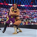 WWE_Monday_Night_Raw_2020_11_02_720p_HDTV_x264-NWCHD_mp40281.jpg