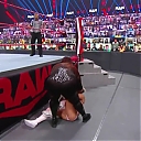 WWE_Monday_Night_Raw_2021_01_11_720p_HDTV_x264-NWCHD_mp42982.jpg