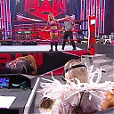 WWE_RAW_21st_Dec_2020_720p_WEBRip_h264-TJ_mp40778.jpg