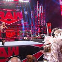 WWE_RAW_21st_Dec_2020_720p_WEBRip_h264-TJ_mp41199.jpg